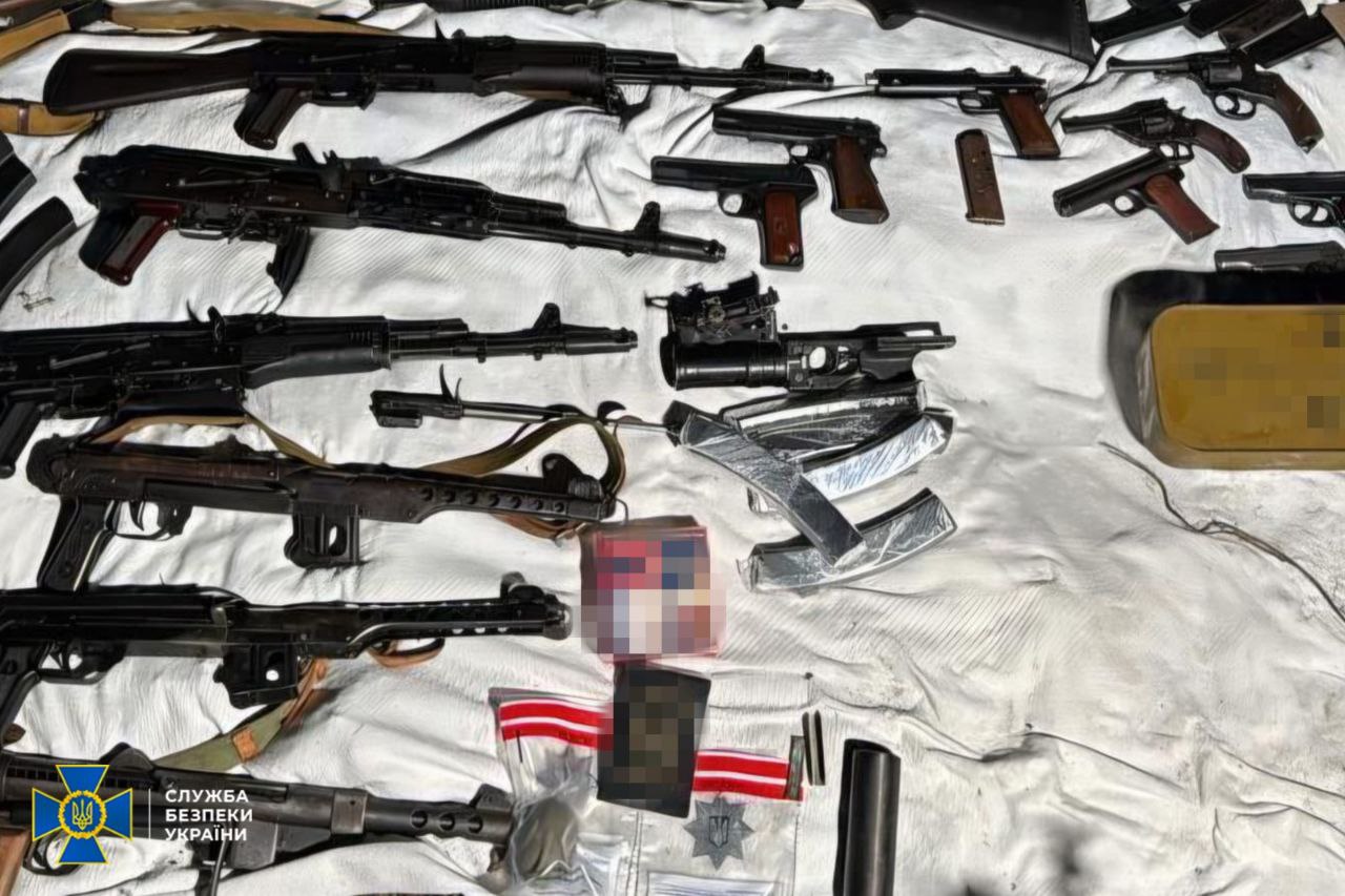 Викрито угрупування, яке готувало продаж однієї з найбільших партій трофейної зброї – СБУ